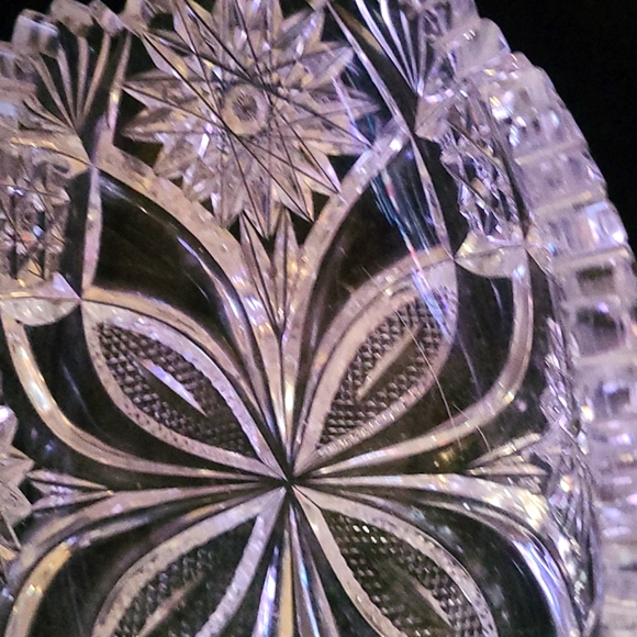 Flolded Flower Nappy Dish - Picture 2 of 4